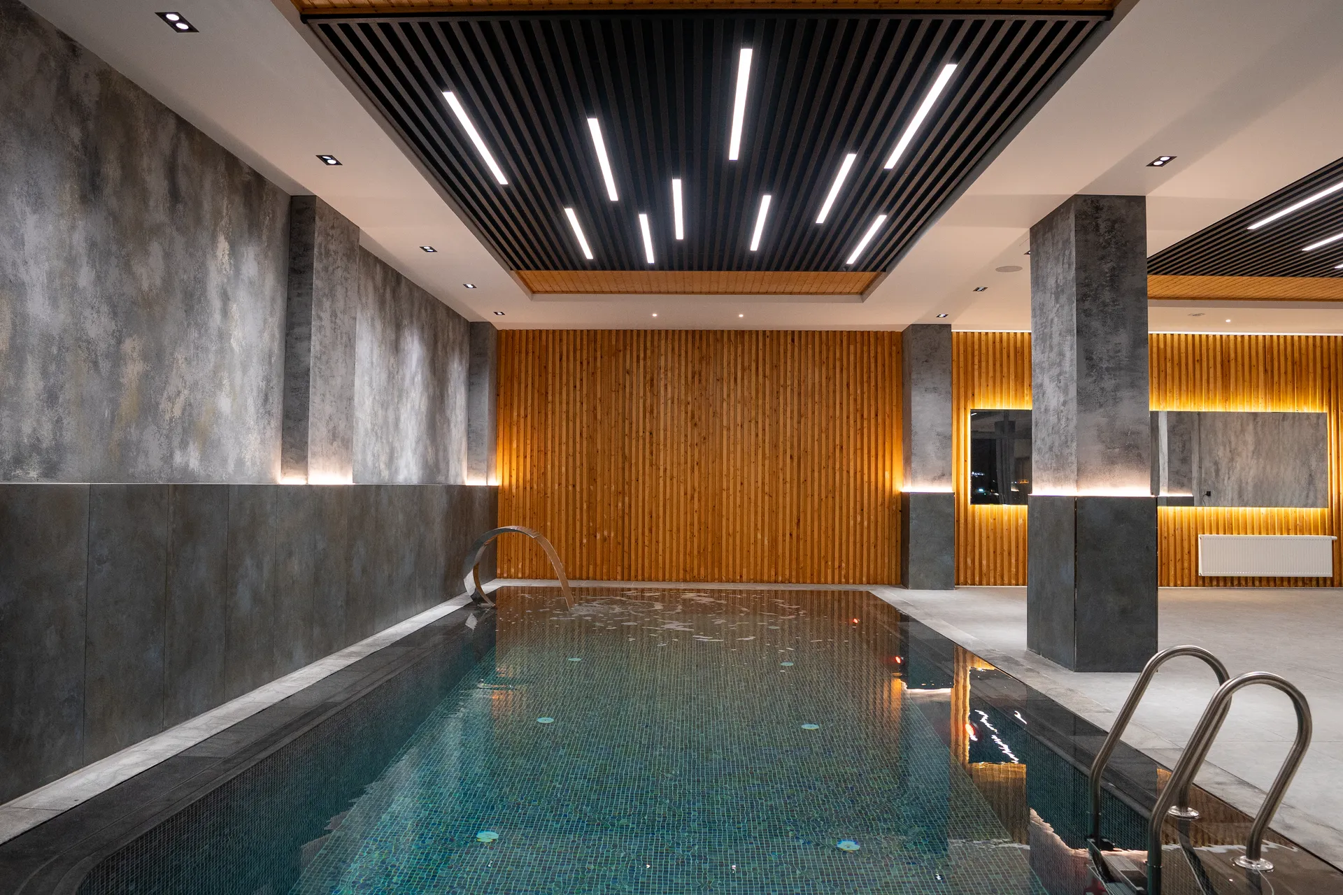 Vrei o piscina premium in curtea ta?